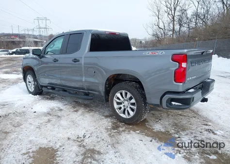 2021 Chevrolet Silverado 1500 4Wd Standard Bed Custom z USA, uszkodzony, nr VIN 1GCRYBEK1MZ351393